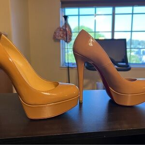 Christian Louboutin tan heels/pump, size 37